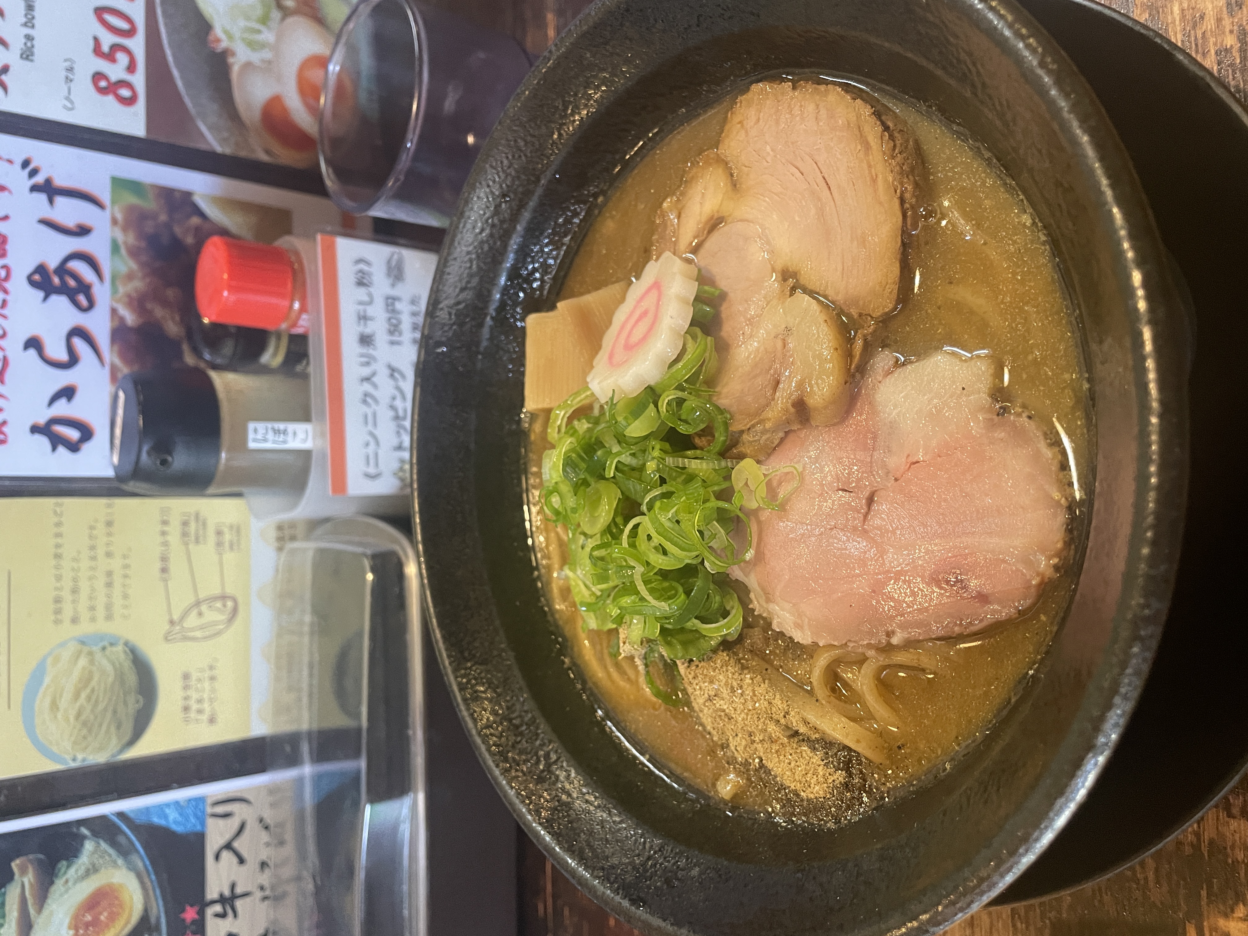 全国選りすぐりの煮干しを贅沢に使用した超濃厚スープがたまらない！煮干し専門店「にぼしこいし」